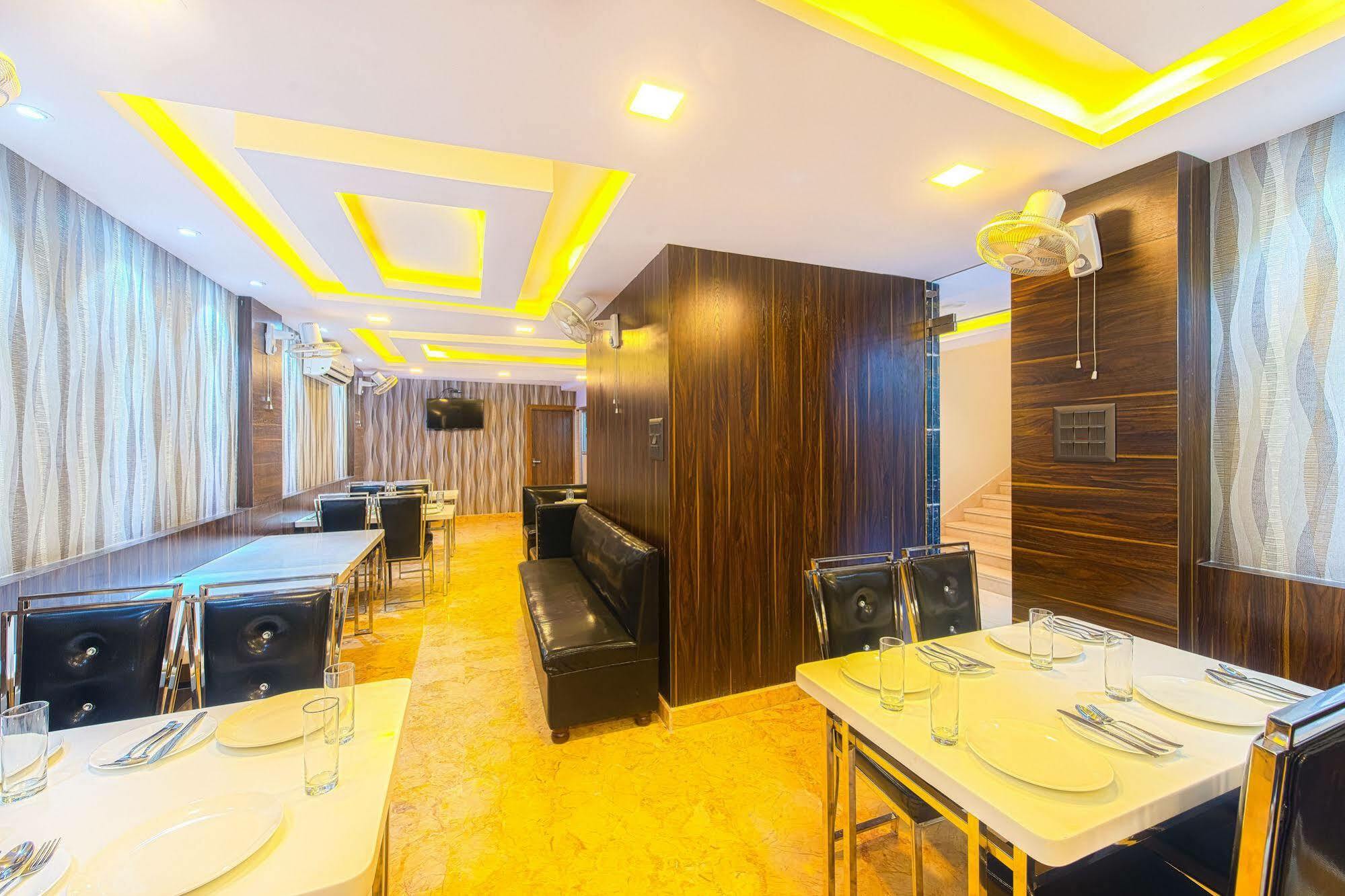 Treebo Orion Sapphire, Beck Bagan Hotel Kolkata Bagian luar foto