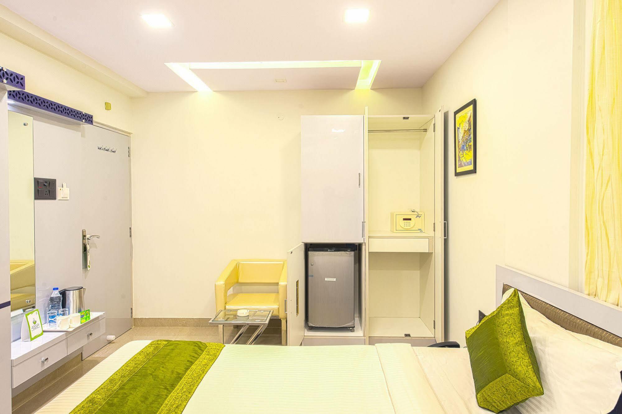 Treebo Orion Sapphire, Beck Bagan Hotel Kolkata Bagian luar foto