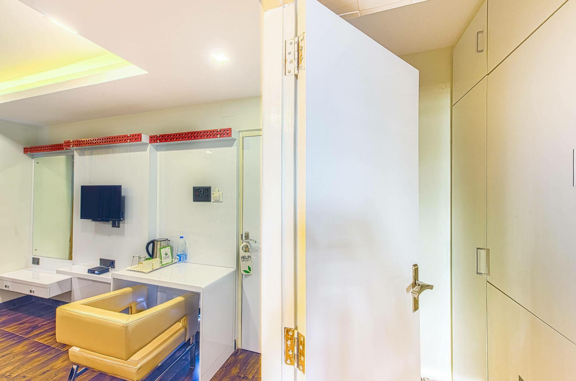 Treebo Orion Sapphire, Beck Bagan Hotel Kolkata Bagian luar foto