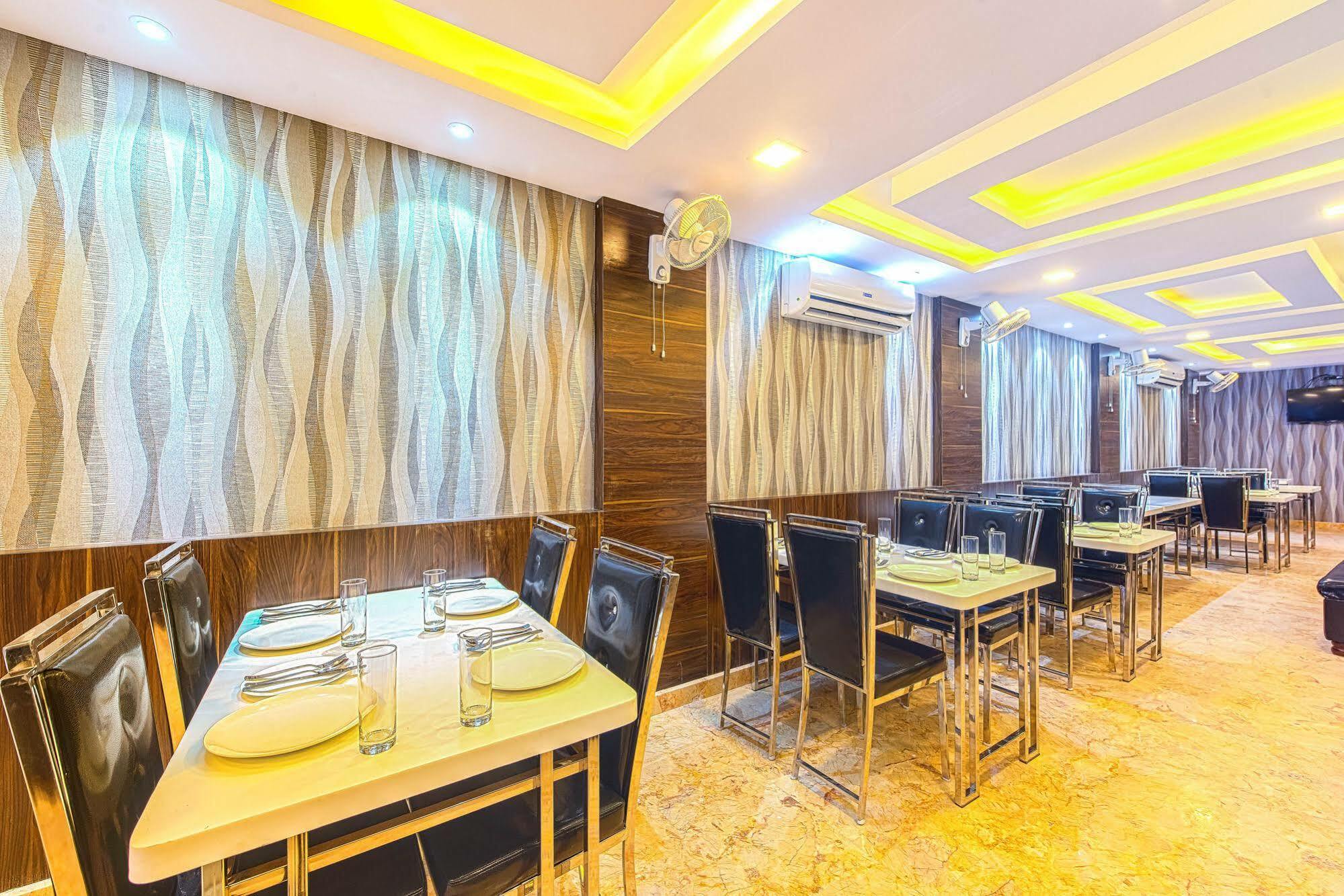 Treebo Orion Sapphire, Beck Bagan Hotel Kolkata Bagian luar foto